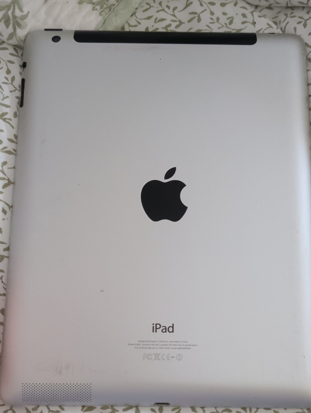 Apple iPad Silver Tablet - Reliable Performance